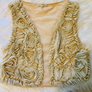 🦋Cream Flower Vest